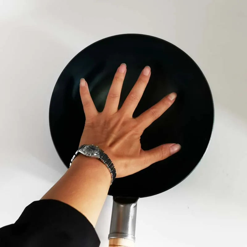 🥢 مقلاة ووك من الحديد المطاوع من بيلالونغ – صغيرة الحجم ومتينة، مناسبة لشخص أو شخصين.