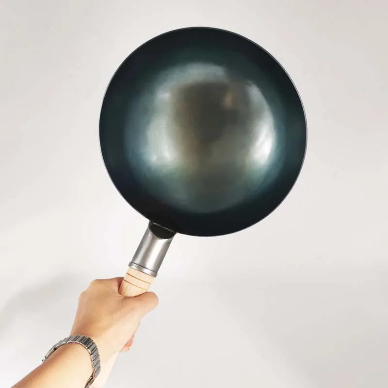 🥢 مقلاة ووك من الحديد المطاوع من بيلالونغ – صغيرة الحجم ومتينة، مناسبة لشخص أو شخصين.