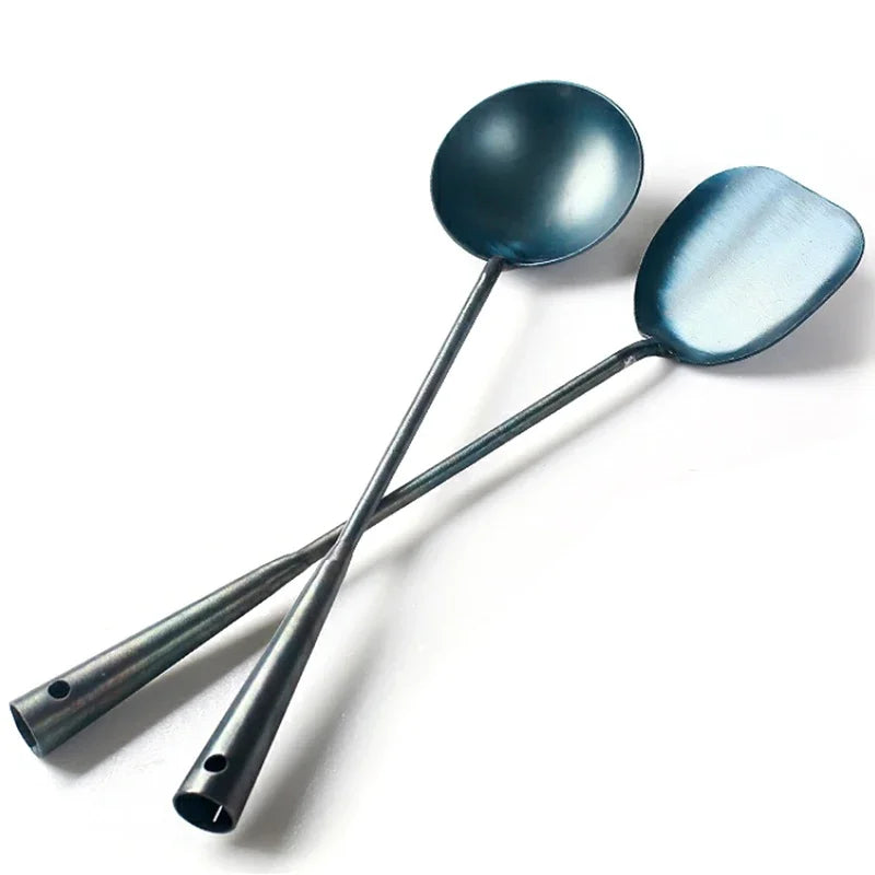 🔥 Handgemaakte Chinese gietijzeren wok – De kunst van authentiek koken! 🍳✨