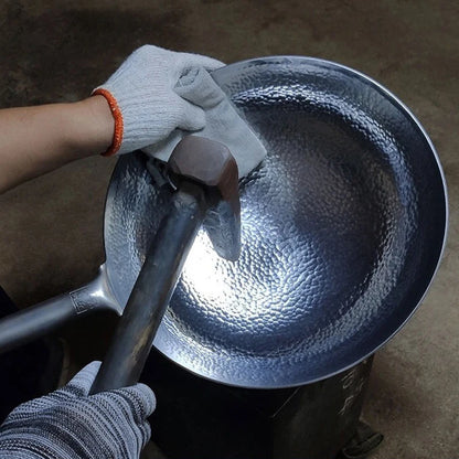 🔥 Handgemaakte Chinese gietijzeren wok – De kunst van authentiek koken! 🍳✨