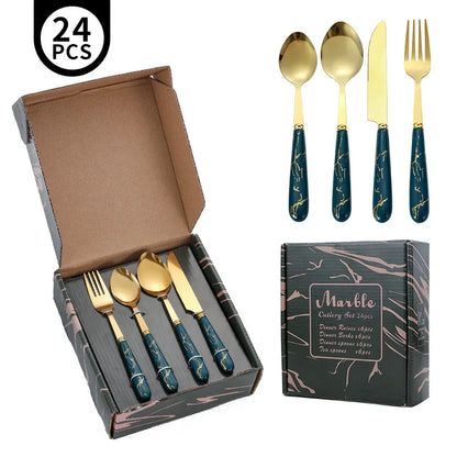 Elegante 24-delige set van messen, vorken en lepels van roestvrij staal met marmeren handvat, geschikt voor hotel evenementen en gastronomische diners.