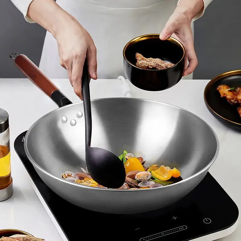 🥢 Premium Chinese gietijzeren wok – Lichtgewicht, duurzaam &amp; antiaanbak! 🍳