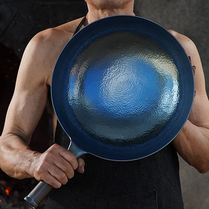 🔥 Handgemaakte Chinese gietijzeren wok – De kunst van authentiek koken! 🍳✨